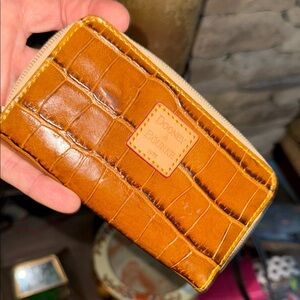 Dooney & Bourke Tan Croc Embossed Card Holder Nwot